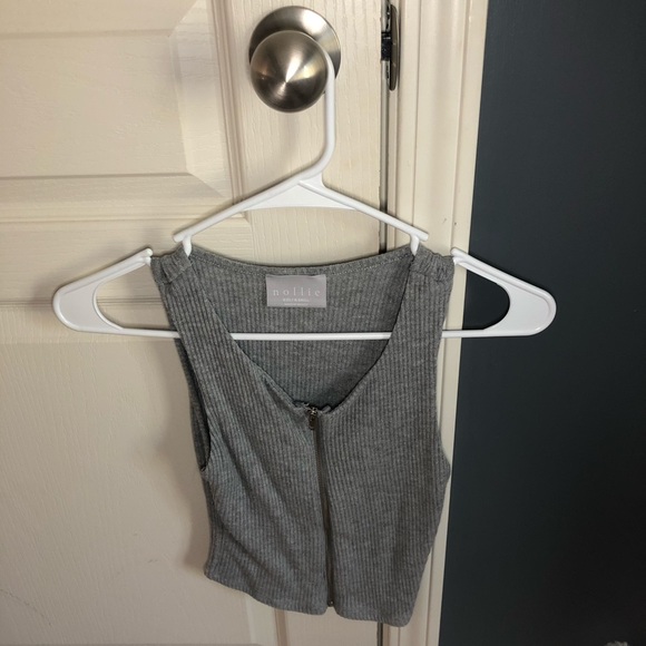 Cute zip-up crop top! - Picture 1 of 3